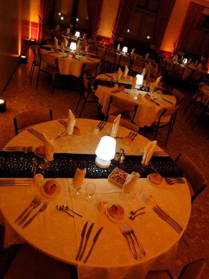 Hotel Restaurant La Grenouillere Vitré Eksteriør bilde